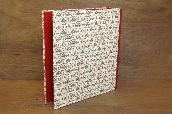Extra stable folder with solid mechanics